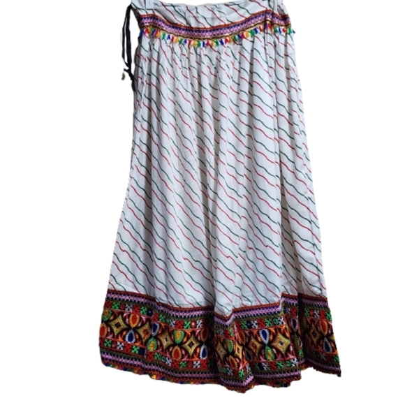 Hand-made Boho embroidered multicolor embellishments cotton skirt one si… - Picture 2 of 5